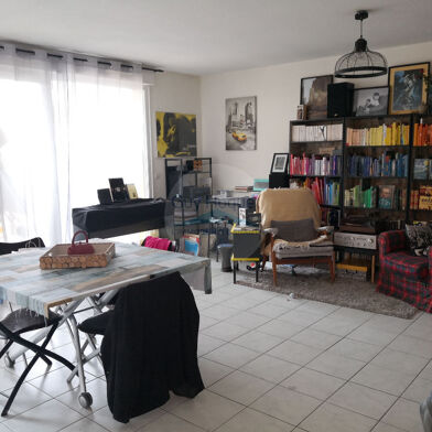 Appartement 3 pièces 893 €