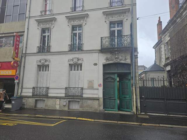 Bureau 52 m² à Tours — photo du bien
