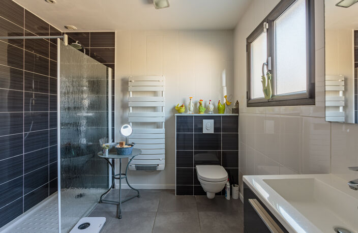 Centre ville, maison plain-pied T5, 4 chambres, piscine et g — photo 4