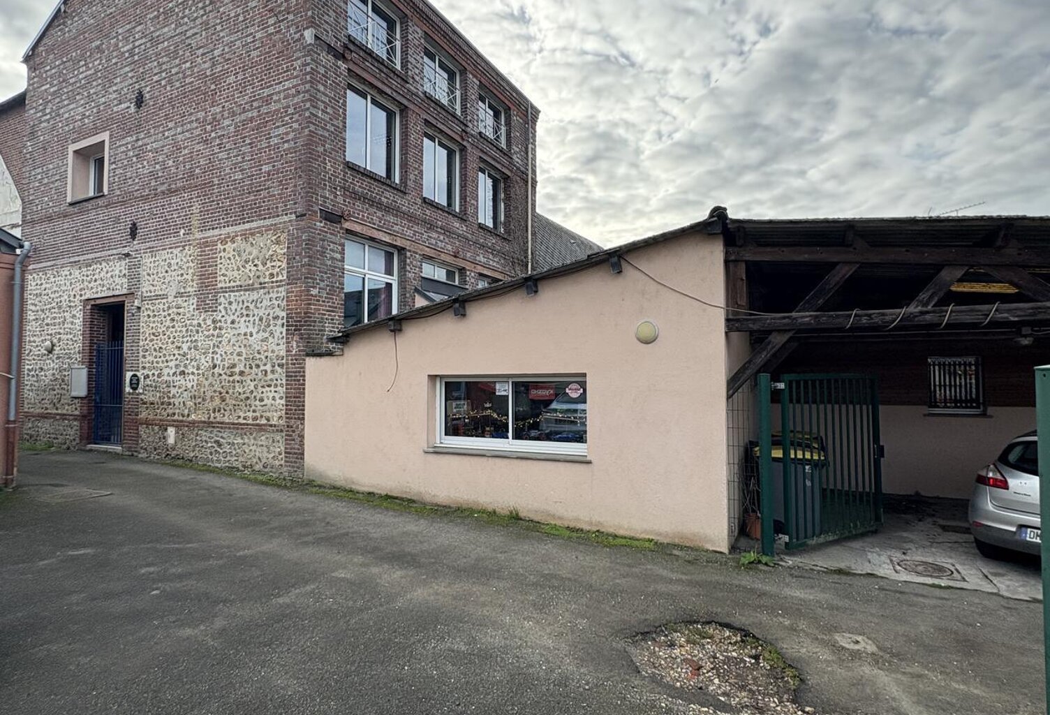 Vente immeuble  225 m² Le Neubourg (27110) — photo 1