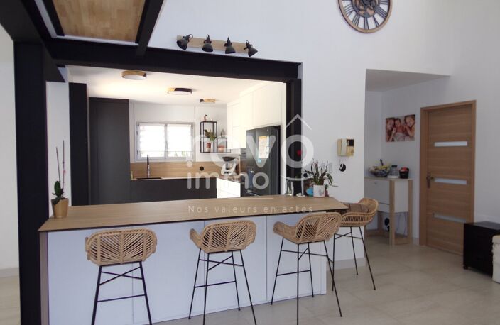 Villa — photo 2