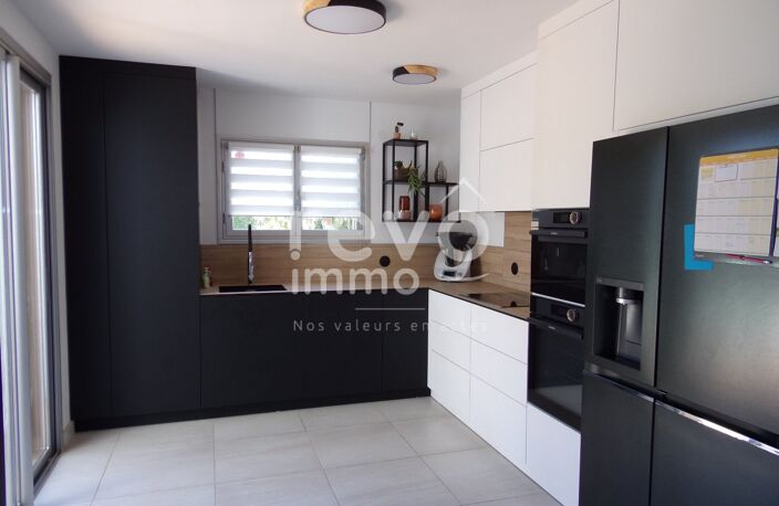 Villa — photo 3