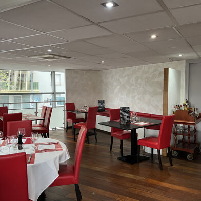 Commerce  300000 €