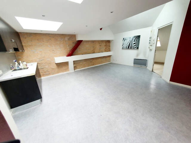 IMMEUBLE AVEC LOCAL ET 2 APPARTEMENTS SECTEUR CITE GASTRONOM — photo du bien