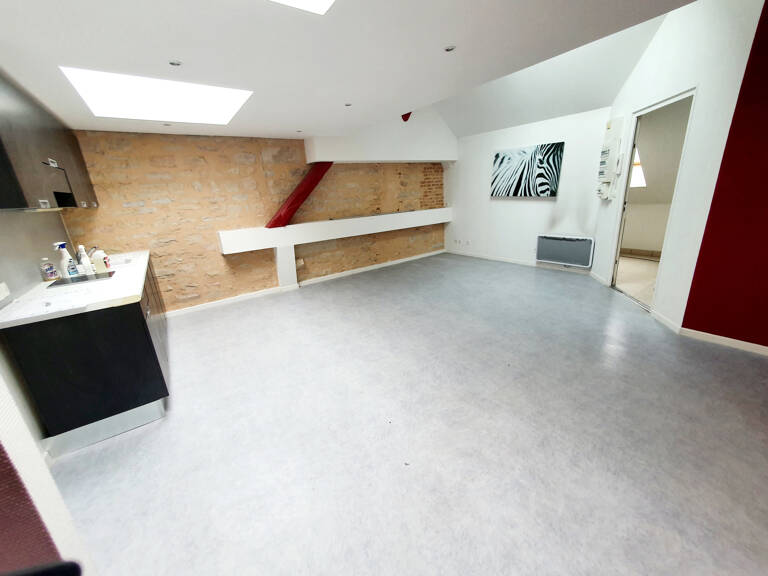 IMMEUBLE AVEC LOCAL ET 2 APPARTEMENTS SECTEUR CITE GASTRONOM — photo 1