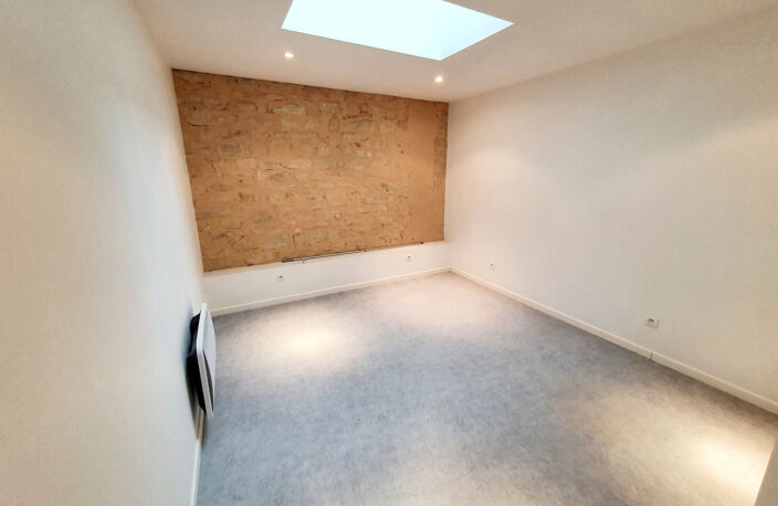 IMMEUBLE AVEC LOCAL ET 2 APPARTEMENTS SECTEUR CITE GASTRONOM — photo 4