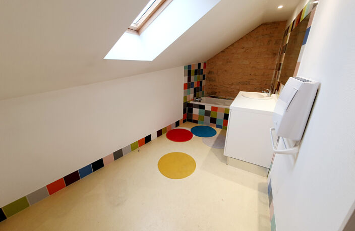 IMMEUBLE AVEC LOCAL ET 2 APPARTEMENTS SECTEUR CITE GASTRONOM — photo 5