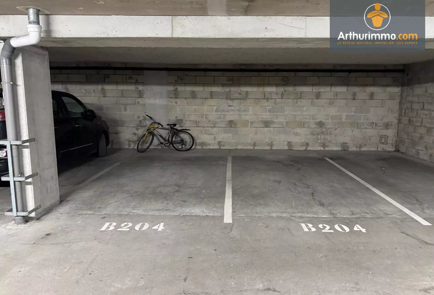 Compiègne, place de parking — photo 1