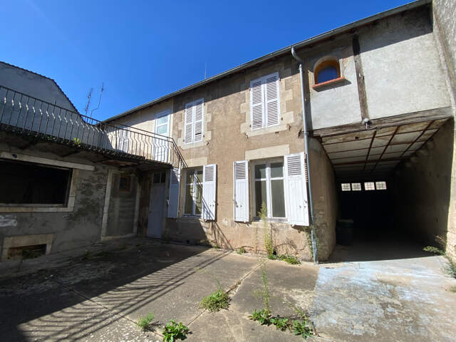 Immeuble idéalement situé à Decize - commerce et appartement — photo du bien