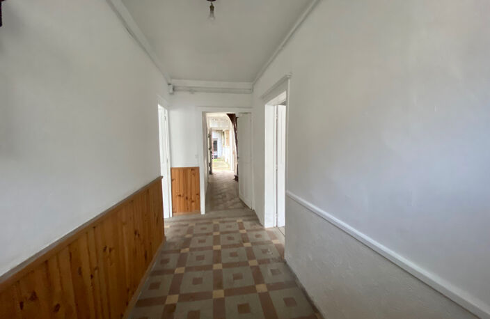 Immeuble idéalement situé à Decize - commerce et appartement — photo 2