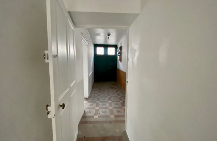 Immeuble idéalement situé à Decize - commerce et appartement — photo 3