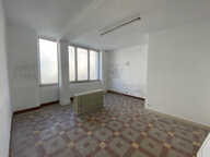 Immeuble idéalement situé à Decize - commerce et appartement — photo 4