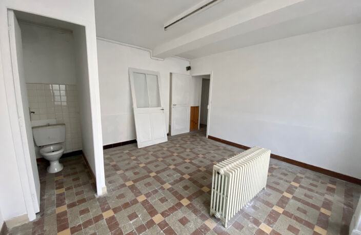 Immeuble idéalement situé à Decize - commerce et appartement — photo 5