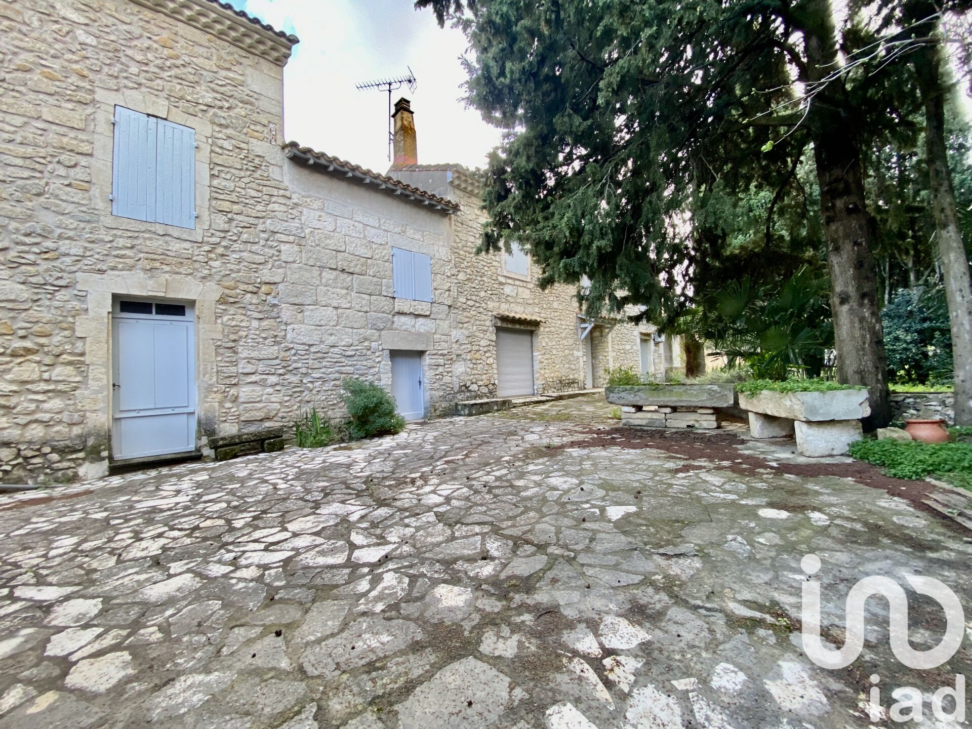 Aramon - 200m² - 9p.