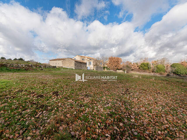 Propriété de 235m2 7p avec une remise de 150m2 et deux garages  de 40m2 — photo du bien