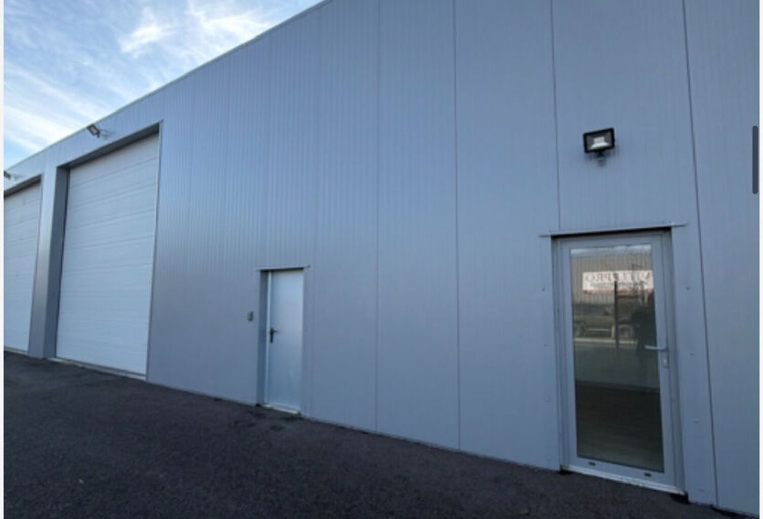 Local d'activité  950 m2 double peau — photo 1