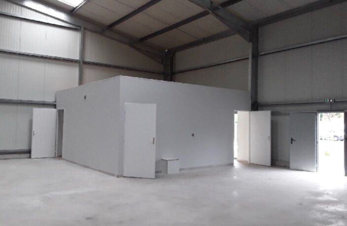 Local d'activité  950 m2 double peau — photo 2
