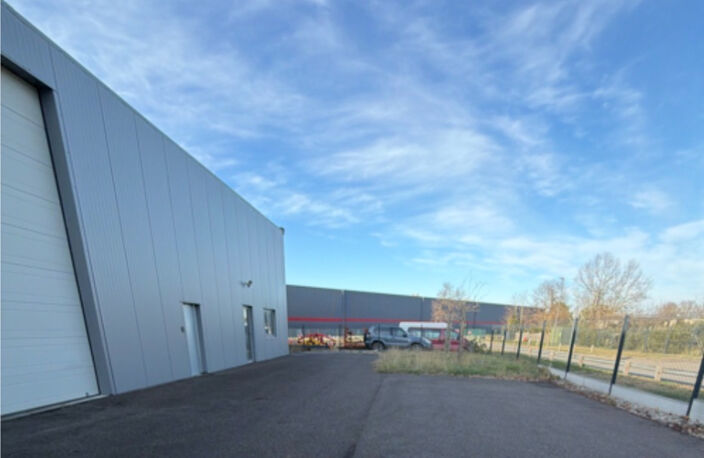 Local d'activité  950 m2 double peau — photo 4