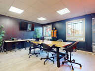 ECULLY - Bureaux de 282 m2 rénovés et aménagés avec 12 parkings — photo 4