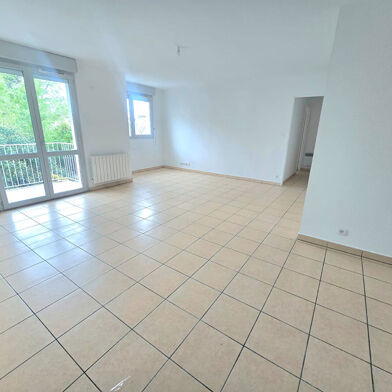 Appartement 4 pièces 945 €