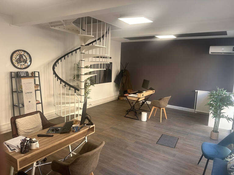 Bureaux 45m2 + Appartement 40m2 à Lunel centre — photo 1