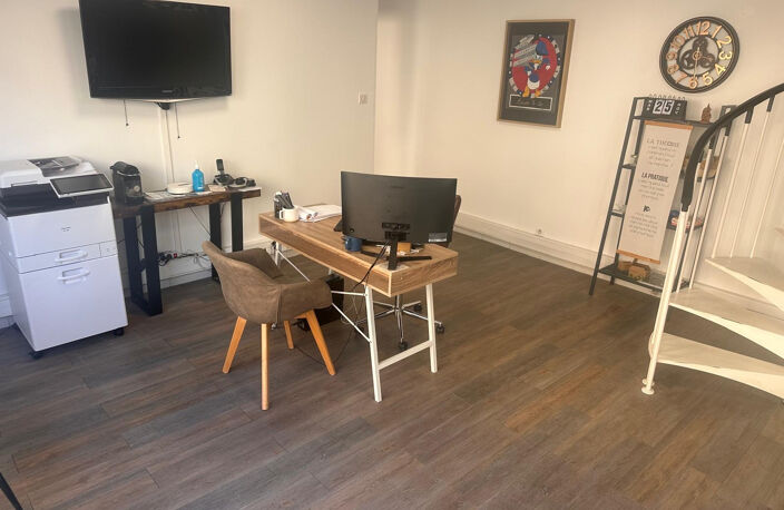 Bureaux 45m2 + Appartement 40m2 à Lunel centre — photo 2