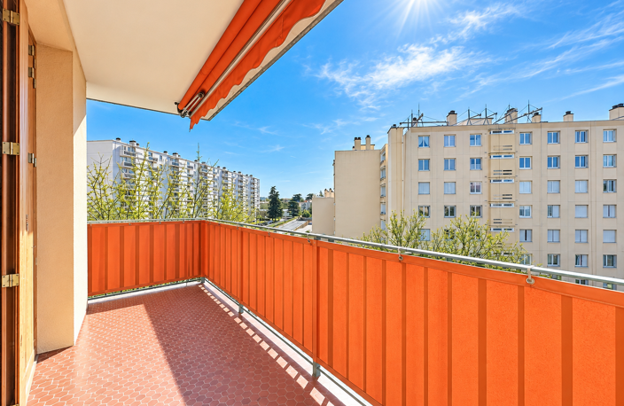 Appartement traversant T4 en dernier étage avec balcon et belle luminosité. — photo 4