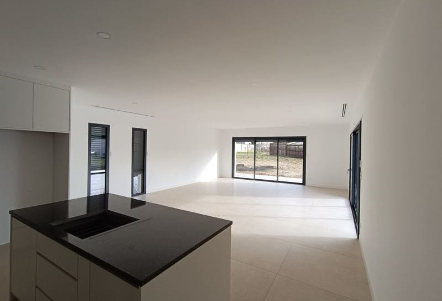 Contemporaine de 4 pièces principales — photo 1