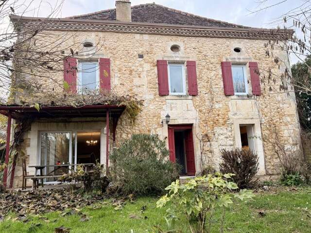 Maison en pierre de 5 pièces principales — photo du bien