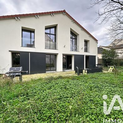 Maison 10 pièces 2200 €