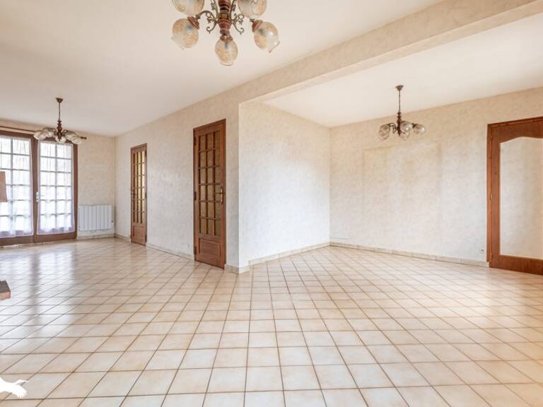 Maison en pierre de 3 pièces principales — photo 1
