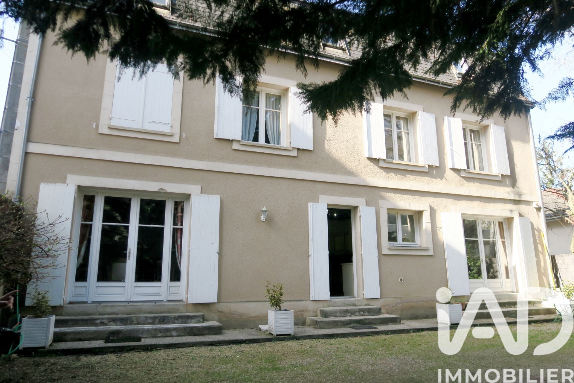 Poitiers - 423m² - 13p. - 9ch.