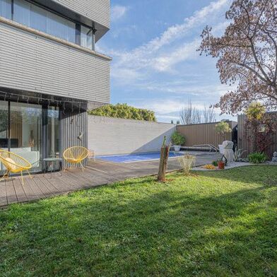 Maison 5 pièces 554910 €