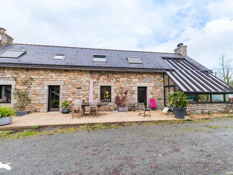 Maison en pierre de 6 pièces principales — photo 1