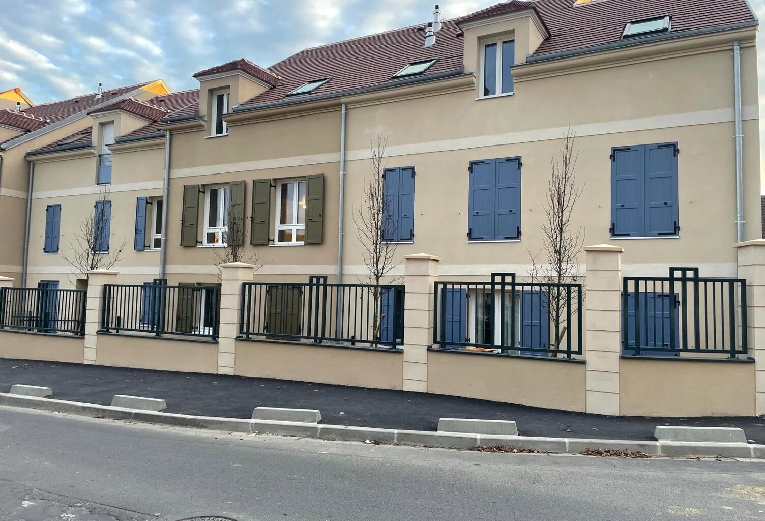 À louer – Studio neuf avec jardinet et parking — photo 1