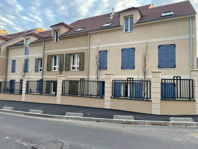 À louer – Studio neuf avec jardinet et parking — photo du bien