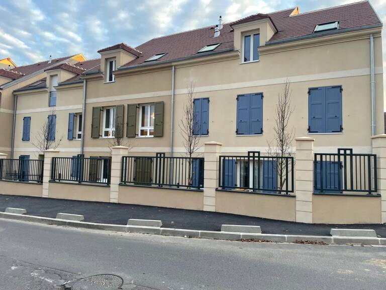 À louer – Studio neuf avec jardinet et parking — photo 1