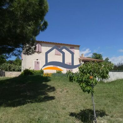 Maison 6 pièces 2000 €