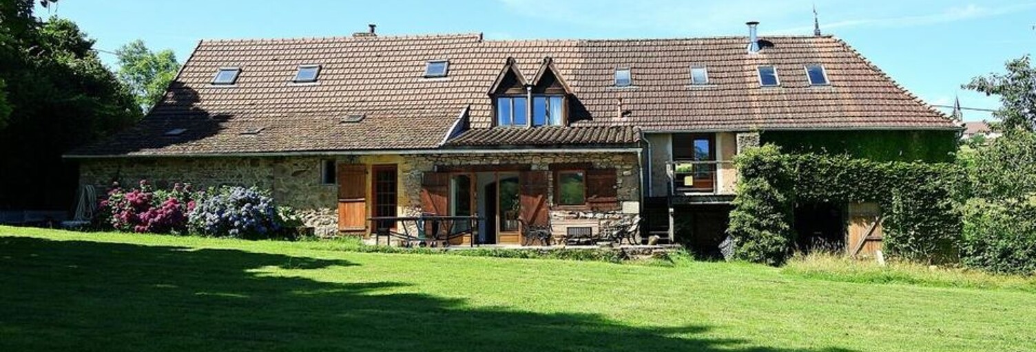 Maison 8 Pièces 250 m² à vendre à Montmelard (71520)