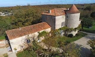 Maison 9 Pièces 258 m² à vendre à Civray (86400)