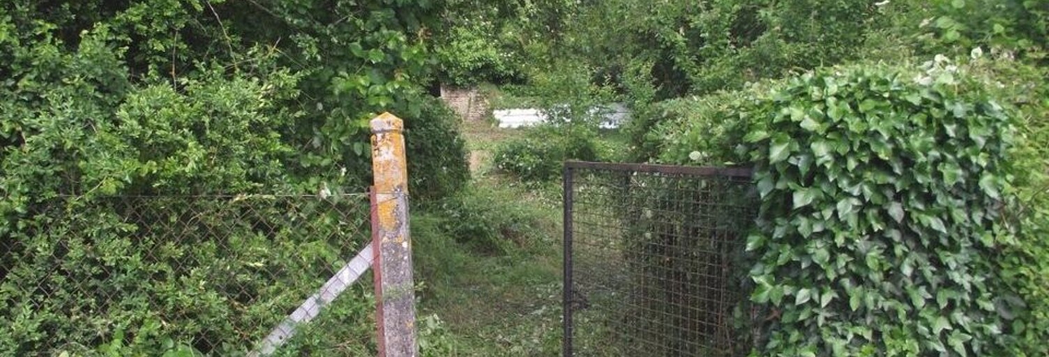 Terrain  1271 m² à vendre à Saint-Sulpice-de-Ruffec (16460)