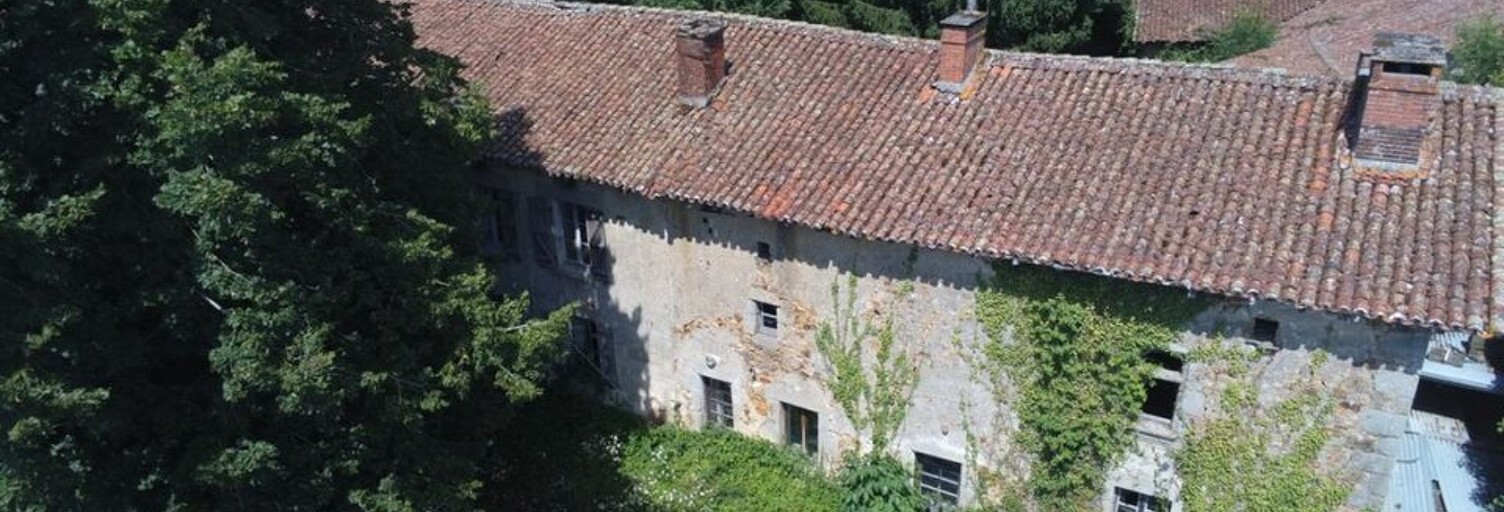 Maison 9 Pièces 235 m² à vendre à Montrollet (16420)