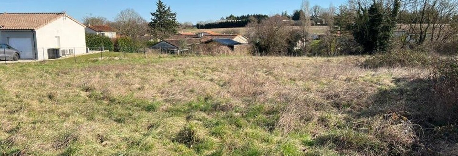 Terrain  1644 m² à vendre à Ruffec (16700)