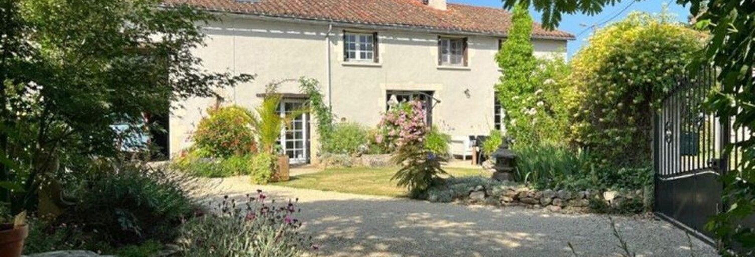 Maison 7 Pièces 140 m² à vendre à Civray (86400)