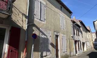 Maison 8 Pièces 136 m² à vendre à Ruffec (16700)