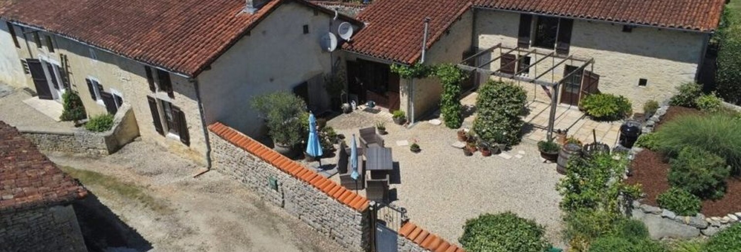 Maison 8 Pièces 313 m² à vendre à Nanteuil-en-Vallée (16700)