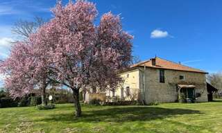 Maison 8 Pièces 280 m² à vendre à Champagne-Mouton (16350)