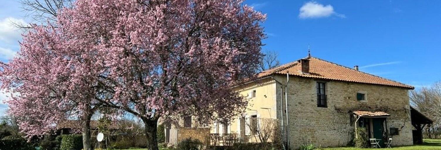 Maison 8 Pièces 280 m² à vendre à Champagne-Mouton (16350)