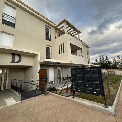 Appartement 3 pièces 1060 €