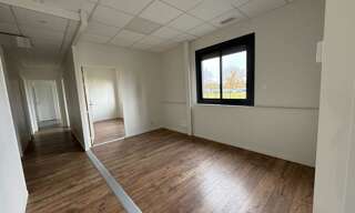 Commerce  150 m² à louer à Cornebarrieu (31700)